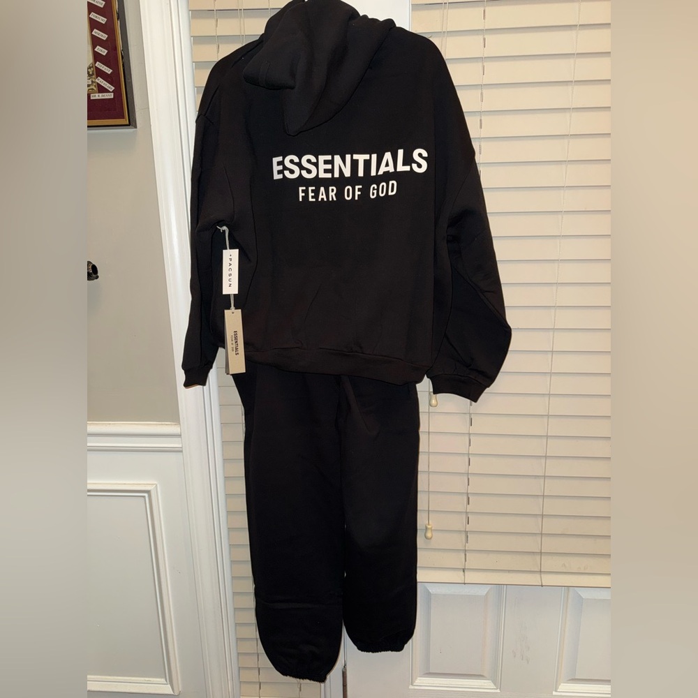 NEW w/ TAGS in dustbag Fear of God Essentials Black Fleece Hoodie ONLY X-LARGE - Picture 4 of 4